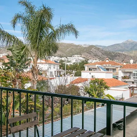 Acogedor Y Centrico De 3 En Nerja
